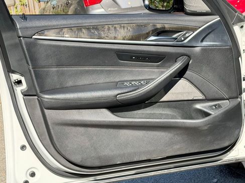 Used 2018 BMW M550i xDrive AWD/4WD image 19
