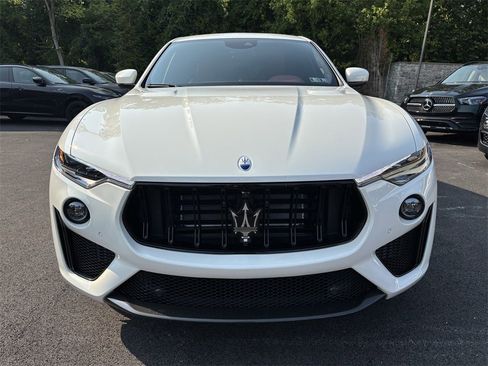 Used 2023 Maserati Levante Trofeo image 47