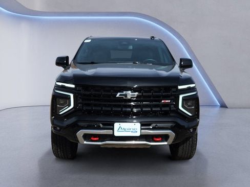 Used 2025 Chevrolet Suburban Z71 image 8