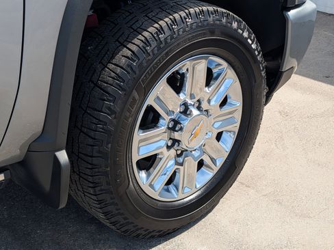 Used 2024 Chevrolet Silverado 2500 High Country w/ High Country Premium Package image 12