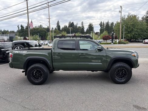 Used 2021 Toyota Tacoma TRD Off-Road w/ TRD Premium Off Road Package AWD/4WD image 14