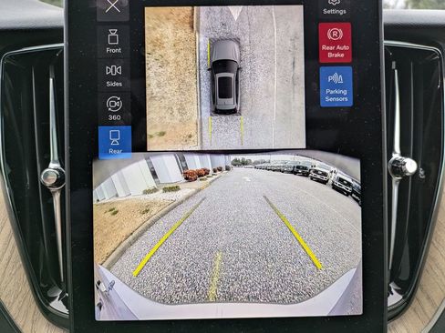 New 2026 Volvo XC60 B5 Plus w/ Climate Package image 20