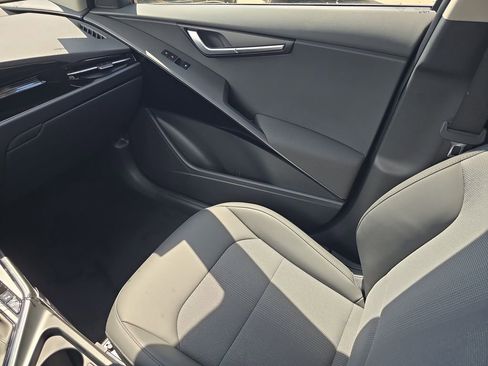 New 2026 Kia Niro EX FWD image 15