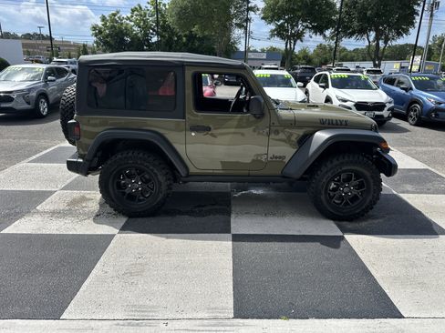 Used 2025 Jeep Wrangler Sport AWD/4WD image 3