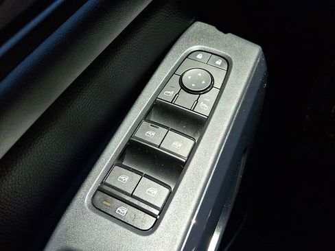 Used 2024 Nissan Pathfinder S AWD/4WD image 25