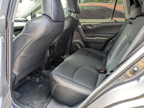 Used 2021 Toyota RAV4 XLE Premium FWD image 10