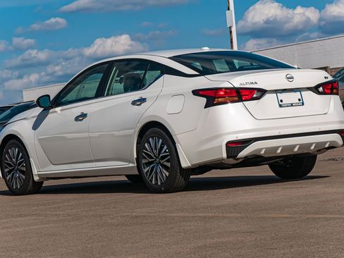 Certified 2024 Nissan Altima 2.5 SV image 6