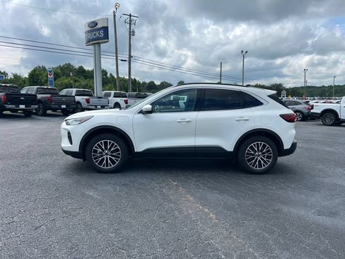 New 2025 Ford Escape SE w/ Class II Trailer Tow Package FWD image 8