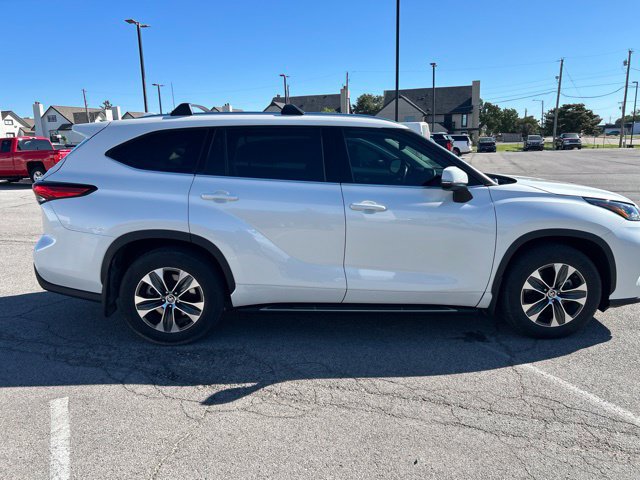 Used 2020 Toyota Highlander XLE FWD image 5
