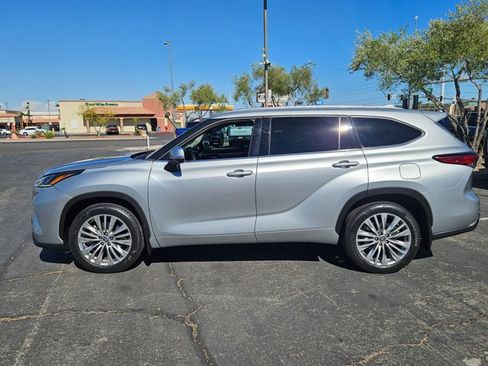 Used 2023 Toyota Highlander Platinum AWD/4WD image 9