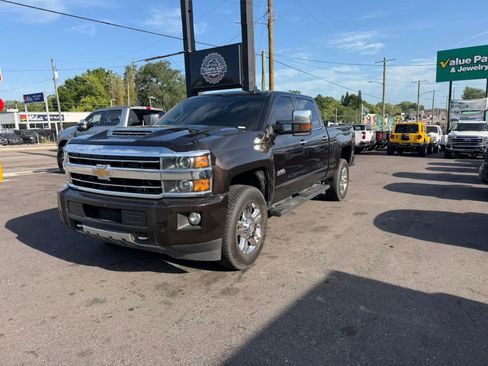 Used 2019 Chevrolet Silverado 2500 High Country w/ Duramax Plus Package image 4