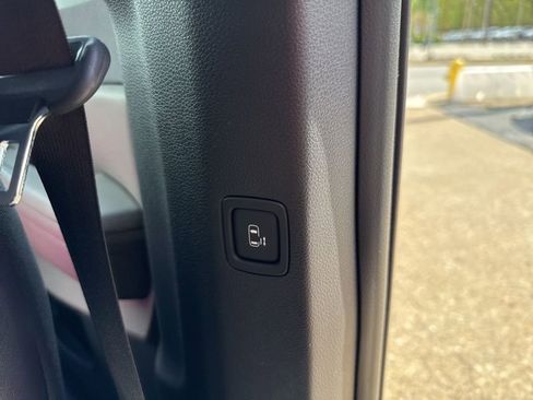 New 2026 Kia Carnival LX image 16