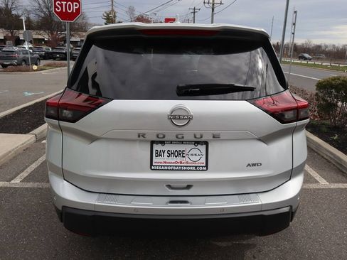 Certified 2025 Nissan Rogue SV AWD/4WD image 7