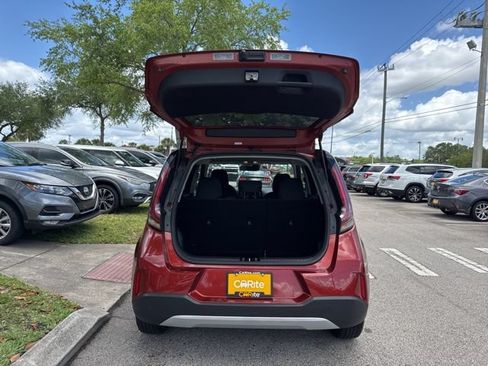 Used 2025 Kia Soul LX w/ LX Technology Package FWD image 17