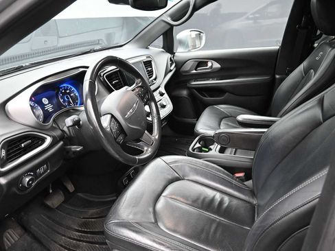 Used 2020 Chrysler Pacifica Touring-L w/ Advanced Safetytec Group AWD/4WD image 11