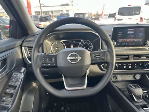 Used 2025 Nissan Rogue S image 11