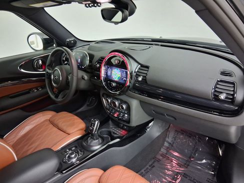 Certified 2024 MINI Cooper Clubman S FWD image 32
