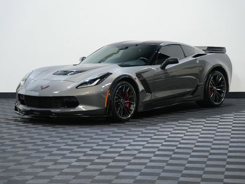 Used 2015 Chevrolet Corvette Z06 w/ 3LZ Preferred Equipment Group image 3