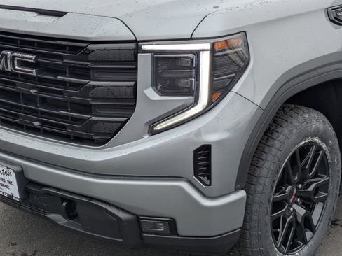 Used 2023 GMC Sierra 1500 Elevation w/ X31 Off-Road Package image 9