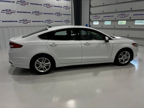 Used 2018 Ford Fusion SE w/ Fusion SE Technology Package FWD image 5