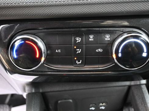 Used 2025 Chevrolet TrailBlazer LT AWD/4WD image 30