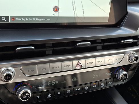 Certified 2023 Kia Telluride LX image 16