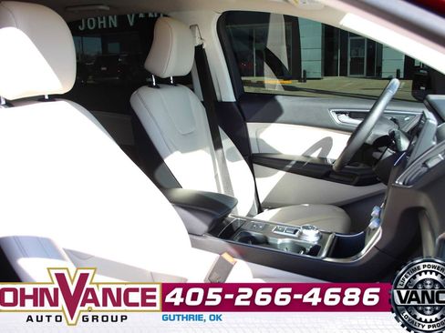 Used 2022 Ford Edge Titanium image 18