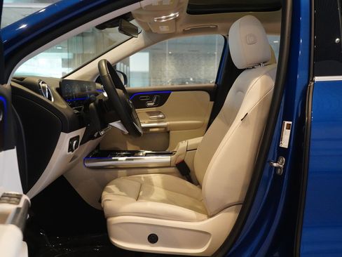 Used 2025 Mercedes-Benz GLA 250 4MATIC image 2