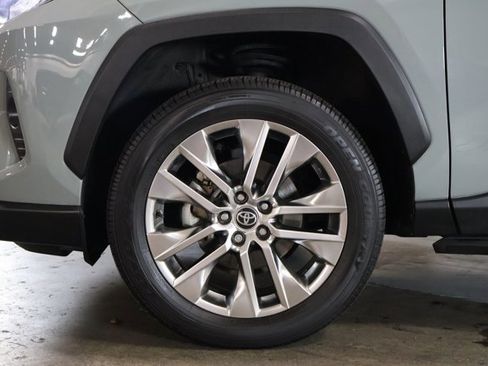 Used 2021 Toyota RAV4 XLE Premium image 28