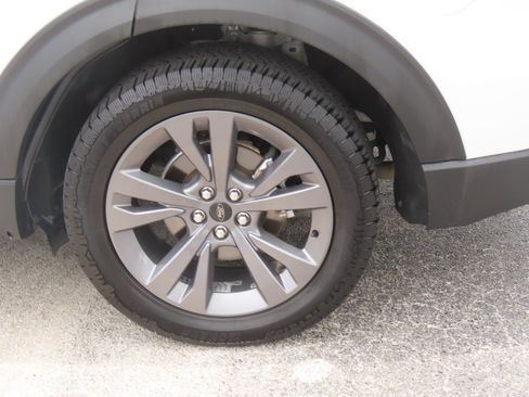 Used 2023 Ford Explorer XLT w/ Equipment Group 202A RWD image 18