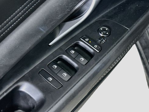 Used 2025 Hyundai Elantra Limited FWD image 15