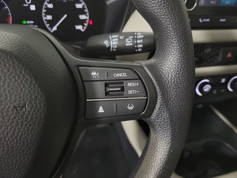 Used 2025 Honda HR-V LX image 25