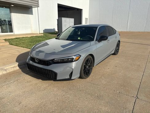 Used 2025 Honda Civic Sport image 3