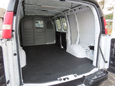 Used 2015 Chevrolet Express 2500 RWD 2500 135 image 22