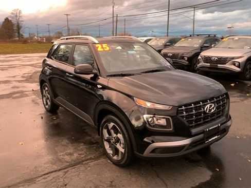 Certified 2025 Hyundai Venue SEL image 7