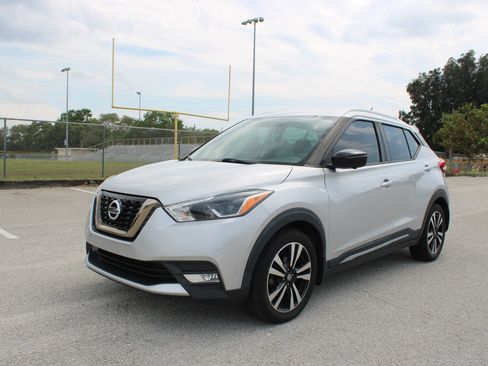 Used 2019 Nissan Kicks SR FWD image 3