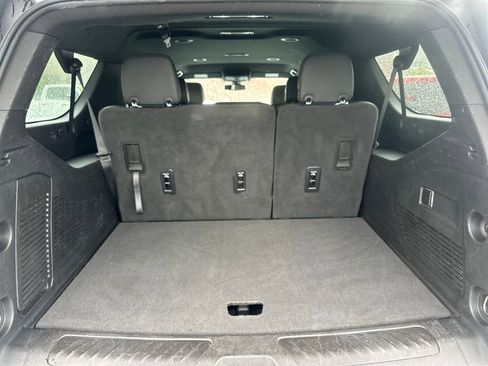 Used 2022 Chevrolet Suburban LT image 19