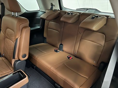 New 2025 Nissan Pathfinder Platinum image 13