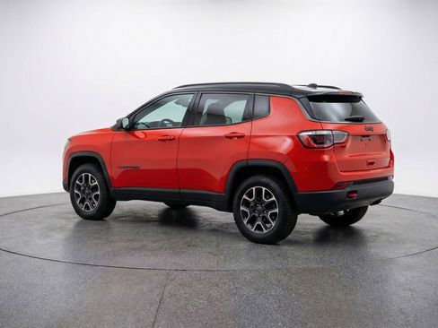 Used 2025 Jeep Compass Trailhawk AWD/4WD image 6