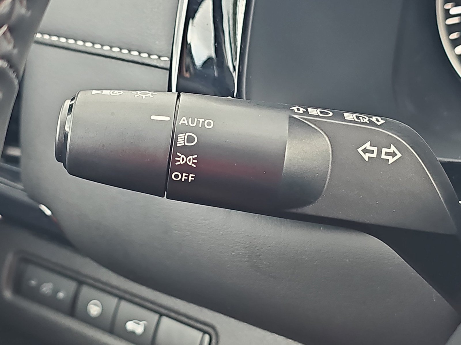 Used 2026 Nissan Pathfinder SV FWD image 32