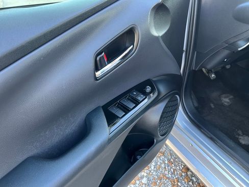 Used 2019 Toyota Prius L Eco image 12