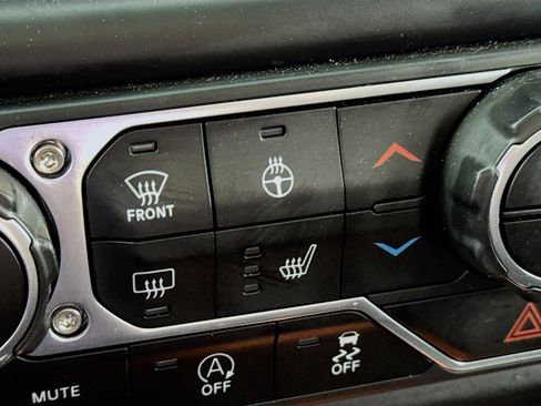 Used 2022 Jeep Wrangler Unlimited Sport AWD/4WD image 3