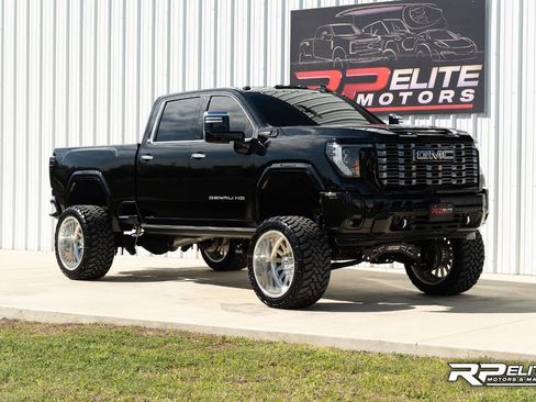 Used 2025 GMC Sierra 2500 Denali Ultimate image 2