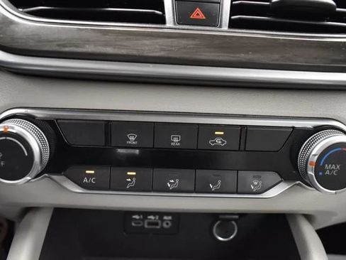 Used 2025 Nissan Altima 2.5 SV FWD image 32
