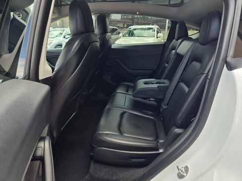 Used 2021 Tesla Model Y Long Range AWD/4WD image 23