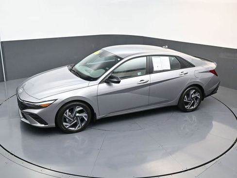 Certified 2025 Hyundai Elantra Sport image 19