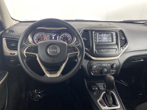 Used 2018 Jeep Cherokee Latitude w/ Safety Group AWD/4WD image 42