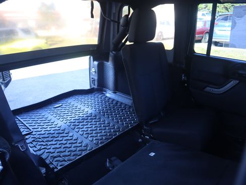 Used 2015 Jeep Wrangler Unlimited Sport w/ Quick Order Package 24S image 41