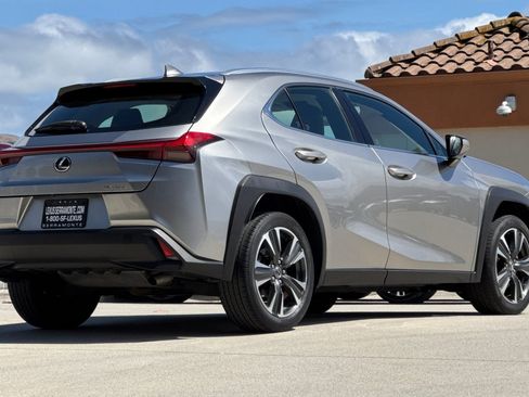 Used 2019 Lexus UX 200 w/ Accessory Package 2 FWD image 8