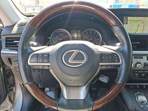 Used 2018 Lexus ES 300h image 17